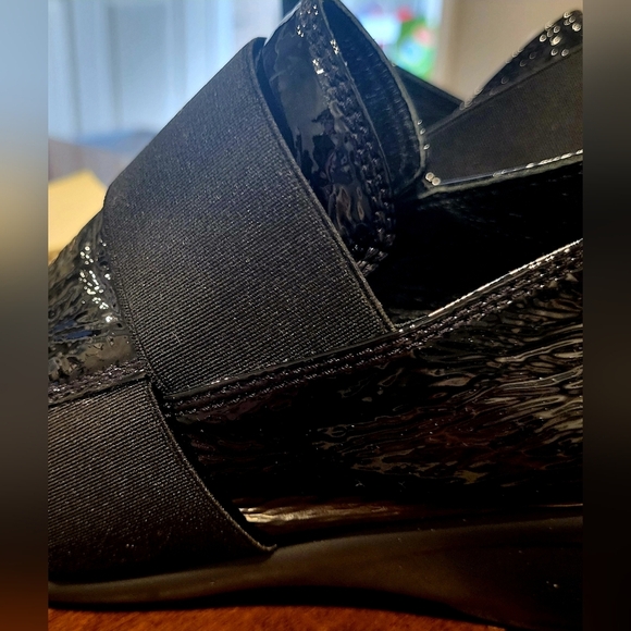 Unity in Diversity Slip On Black Shoes Size 38 (US 7.5-8) - Picture 10 of 10